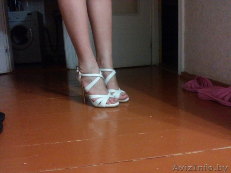 Продам белые босоножки (39р-р) и сумочку - 1раз б/у, состояние идеальное - Изображение #4, Объявление #1093101
