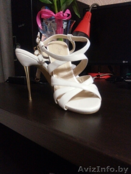 Продам белые босоножки (39р-р) и сумочку - 1раз б/у, состояние идеальное - Изображение #6, Объявление #1093101